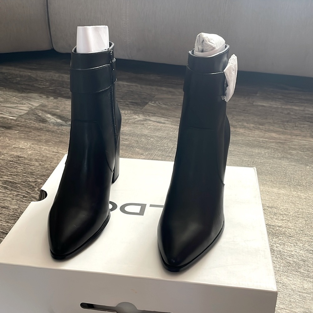ALDO Blakc above ankle heel boots size8.5